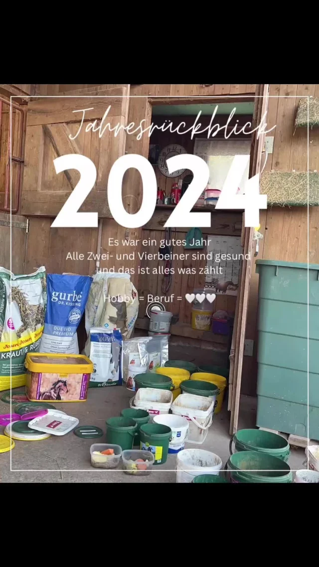 Wir wünschen euch einen wunderschönen Rutsch ins neue Jahr 2025 🦄🎆. 

Danke für eure Treue, die vielen netten Gespräche und schönen Momente in unserem Laden🤍 

Es gibt nichts Schöneres, als sein Hobby zum Beruf zu machen und wenn man so viele nette Menschen an seiner Seite weiß, dann ist das noch das Tüpfelchen auf dem i 🫶🏼. 

Danke natürlich auch an das weltbeste Team für euren immer starken Einsatz 😘. 

2025 wird ein paar Veränderungen bringen - aber da gibt es ein tolles Zitat. „Veränderung ist das Gesetz des Lebens. Und wer nur in die Vergangenheit oder Gegenwart schaut, verpasst mit Sicherheit die Zukunft.“ 

Also seid gespannt 🤩 
Eine Sache jedoch bleibt: wir wollen immer nur das Beste (Futter) für eure Tierchen 🙏🤍. 

Eure Gabi und Isa 

#futterberatung #pferdefutter #pferdefütterung #kauftlokal #pferdeliebe #ponyliebe #offenstallleben #pferdefutterkiste